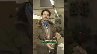 Wie kommt der Korken in die Flasche?