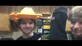 Mac N Cheese Monday S1E6 - Cracker Barrel (SHARP CHEDDAR VS WHITE CHEDDAR)