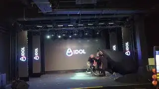 Робот AIDOL