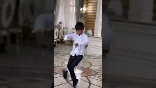 Мощнейший танец маленького Чеченца😎 #свадьба #ловзар