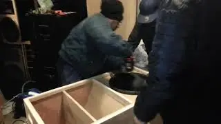 In de lock up fitting new speakers in new bass scoops