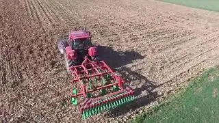 Stoppelbewerking korrelmais met Agro-Tom APK ploeg-cultivator .VoMuMaTra