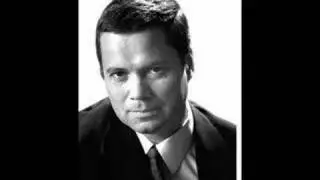 Dietrich Fischer-Dieskau sings Deh, vieni alla finestra