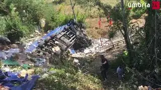 Perugia, tir a Collestrada finisce sulla linea ferroviaria