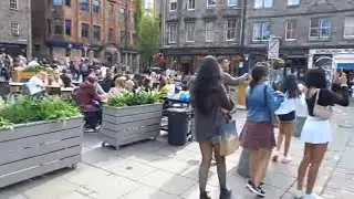 Edinburgh Grassmarket The Busiest Ice Cream Shop in Scotland - Beehive Inn White Hart Inn The Castle
