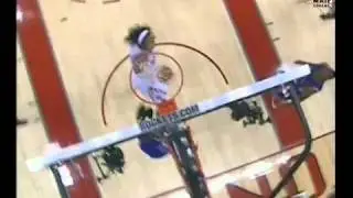 Jordan Hill dunks over Samuel Dalembert