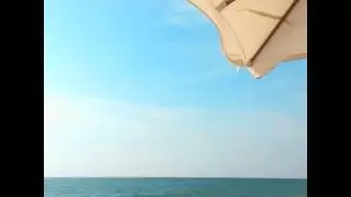Зонт на пляже