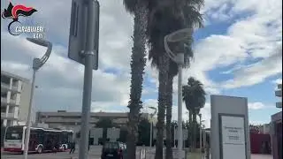 Bari, blitz dei carabinieri allo Showville: ma &egrave; un'esercitazione. Lo spettacolare inseguimento