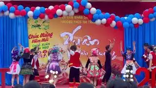 M&uacute;a A l&ocirc;i, lớp 9C anh Ph&uacute;t