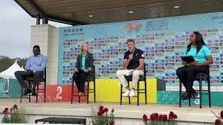 Пол Тергат и Себ Коу отвечают на вопросы на пресс-конференции чемпионата мира по кроссу.