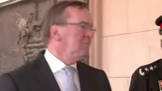 German defence minister meets Indian counterpart to boost defence ties in New Delhi