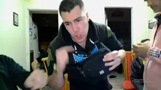 &Omicron; &Pi;&omicron;&tau;&sigma;&epsilon;&pi;&eta;&sigmaf; &Epsilon;&phi;&epsilon;&rho;&epsilon; &Tau;&omicron; &Sigma;&iota;&delta;&epsilon;&rho;&iota;&kappa;&omicron; &Mu;&alpha;&zeta;&iota; &Tau;&omicron;&upsilon;