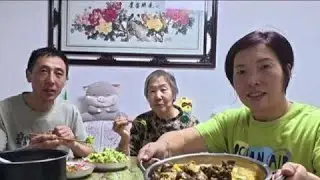 夫妻俩回屯子发货，婆婆在家炖小鸡，放点土豆粉条吃的贼香 #乡村守护人 #东北美食
