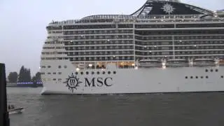 Queen - We will rock you - the cruise ship MSC Splendida leaves the port of Hamburg