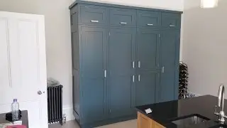 INCHYRA BLUE no. 289 F&B 10 % matt- Spraying oak wardrobe doors, wood grain effect