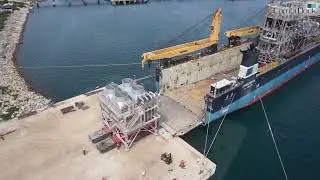 Combi Dock III'   Loading Modules at Punta Cugno