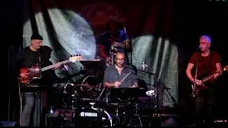 MININO GARAY 2015 6 AU SATELLIT CAF&Eacute; ROANNE VILLEREST