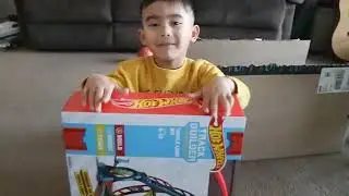 Hot Wheels Track Builder Unlimited Triple Loop Kit | Unboxing | How to Assemble