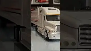 NZG Freightliner Century 1/4ЗMade in Germany Diecast ScaleModels Toy Car American Truck Collection