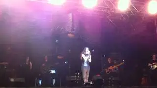 Malú llorando GUERRA FRÍA TOUR Zamora 2011