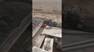 Integral forming of movable slip-form for irrigation canal