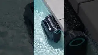 This robot cleans your pool! Aiper Scuba X1