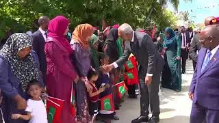 #Livestream: President Dr @Muizzu and First Lady @sajidhaamohamed arrive in HA. Utheemu