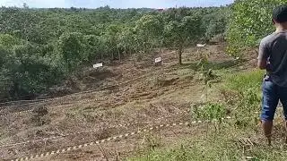 Siapa paling kuat? Balapan motor Trail di hutan Liar 