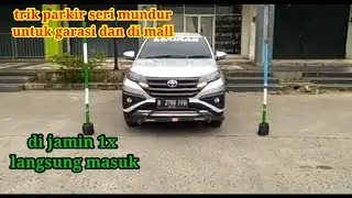 Latihan parkir seri mundur..