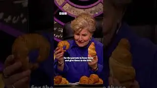 What shape should a croissant be?