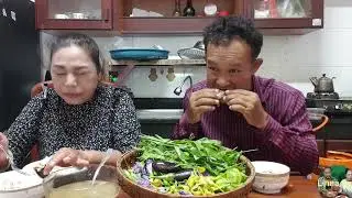 Vlog 1057. Cambodian fish paste dip. Today i have Khmer traditional food to eat. 