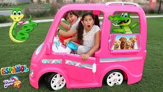 &iexcl;Maria Clara y JP pasean en el coche de juguete para un picnic radical! &hearts; Barbie car Camping