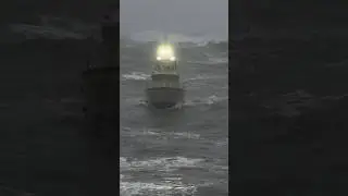 USCG VS ROUGH BAR CROSSING- DEPOE BAY, OREGON #uscg #sea #depoebay #oregon #pnw #saltlife #shorts
