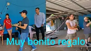 Sus criptores nos visitan Jimena nose esperaba un lindo regalo que le trajeron 