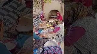 Köy Halkı Topluca Ekmek Yapıyor