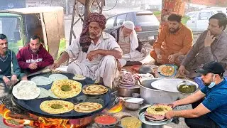 ONLY RS 60 SAAG PARATHA 😍 - FOGGY WINTER STREET FOOD BREAKFAST - ALOO PARATHA- PAKISTANI STREET FOOD