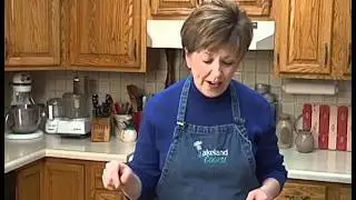 Bundt Pan Greasing Tip - Lakeland Cooks!