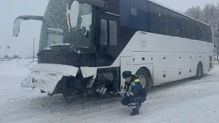 Автобус межгород срубил 10 метров металлического отбойника