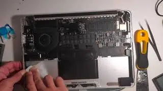 Замена батареи MacBook pro Late 2013