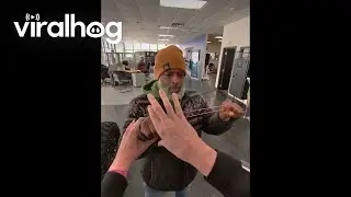 Фокус с резинкой || ViralHog