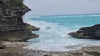 Strong Waves Crashing 🇧🇲