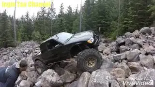 OFFROAD EKSTRIM, MELINTASI BATU BESAR DI ATAS BUKIT