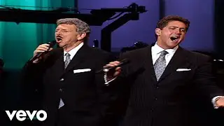 Bill & Gloria Gaither - What a Savior [Live] ft. Old Friends Quartet