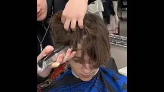 Kids getting buzzcuts [23E26B]