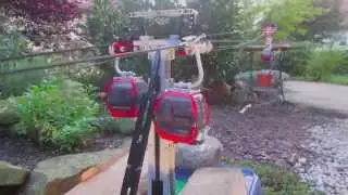 Modell einer kuppelbaren Seilbahn aus Lego