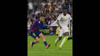 Vinicius Jr Gives His Shirt To Pedri 🤩