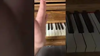 How To Find Middle C On The Piano Fast-Super Easy Tutorial