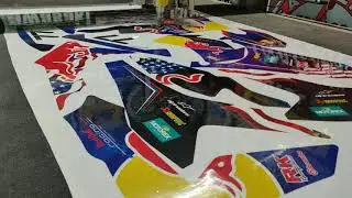 Graphic kit cutting