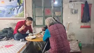 东北老爸回老家了，又炖了一条大鱼，吃饭唠嗑，过的开心