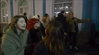 Уличные музыканты Питер Марк Зенков и Анечка на Невском 20 октября ч6 - Ева поем хором!
